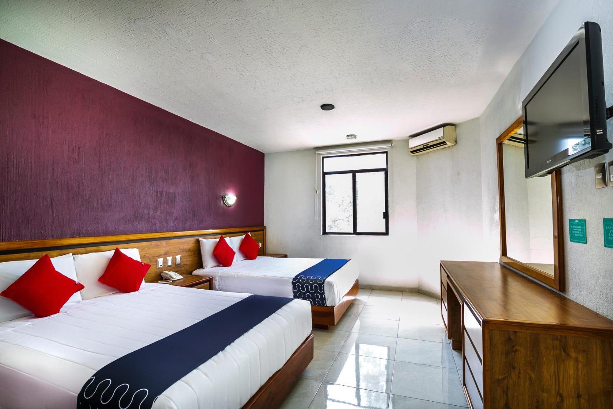 Hotel Capital O Casa Blanca,