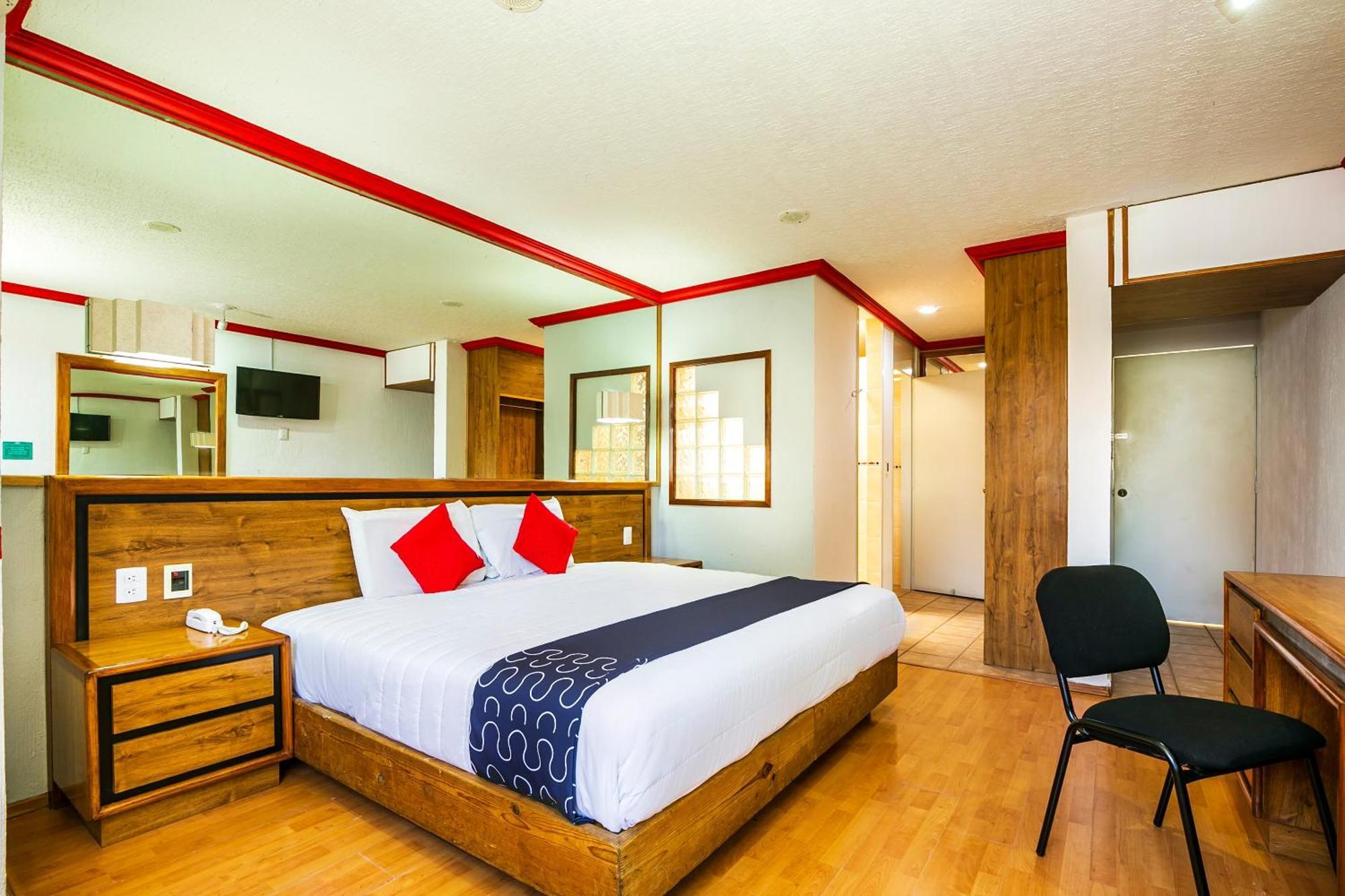 Capital O Casa Blanca, Hotel